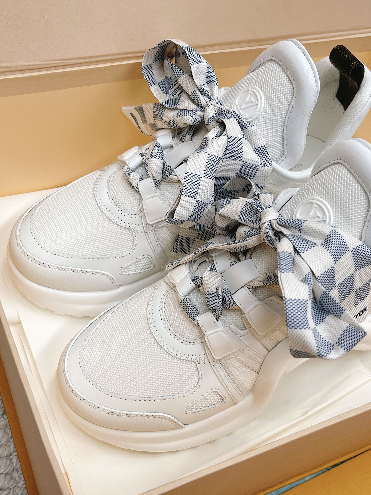 L0vis Vvtt0n Women’s LV Archlight Sneaker White For Women LV