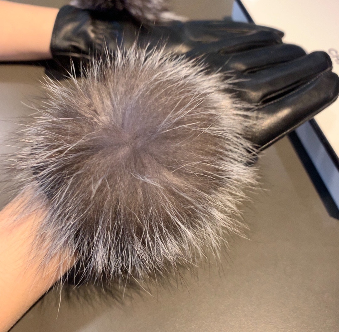 Ch**el Gloves In Black