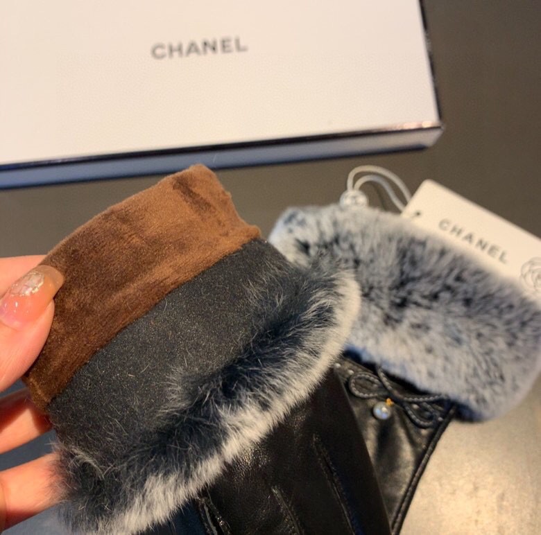 Ch**el Gloves In Black
