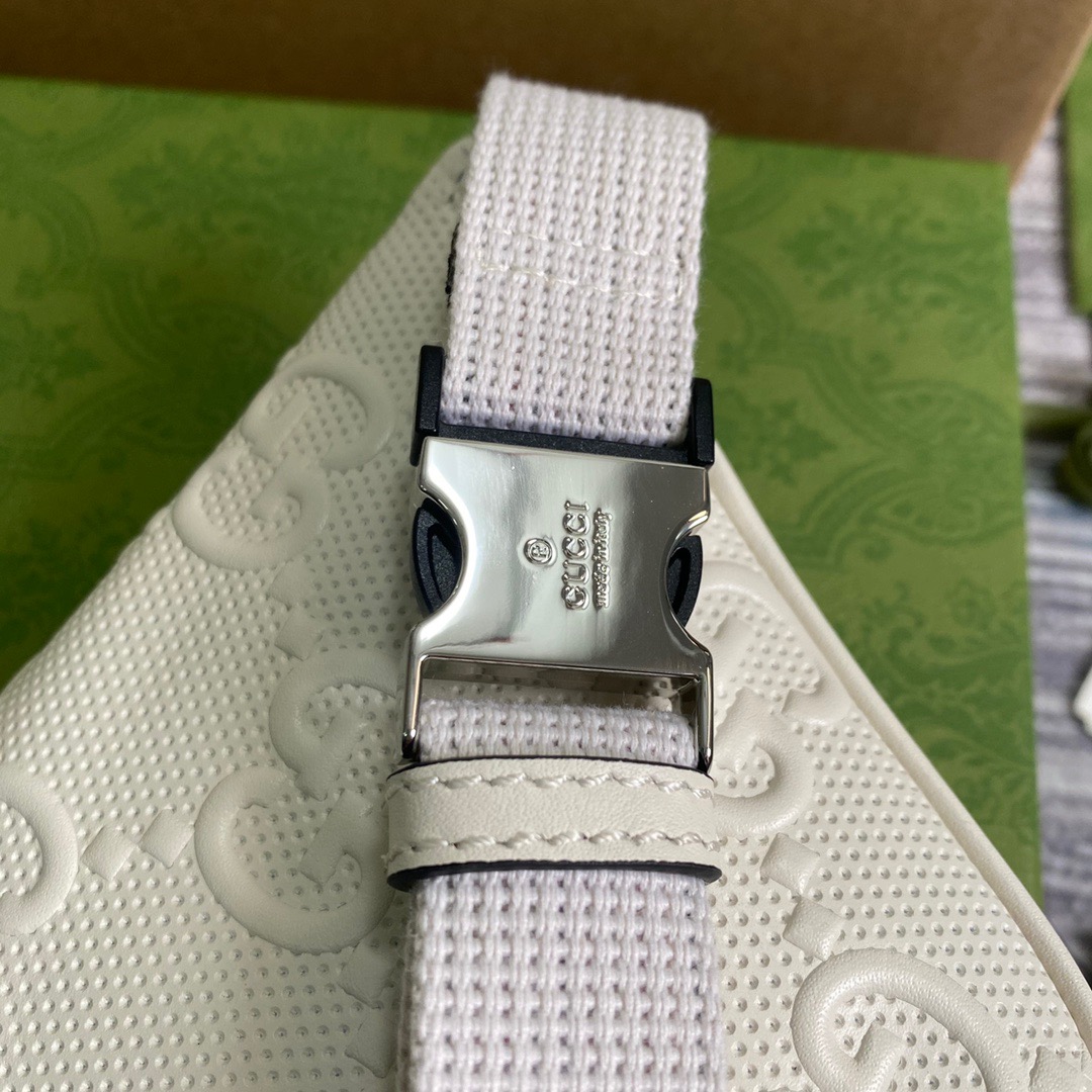 Gvc*1 GG Embossed Belt Bag White GG Embossed For Men 9.1in/23cm GG 658582 1W3CN 9022