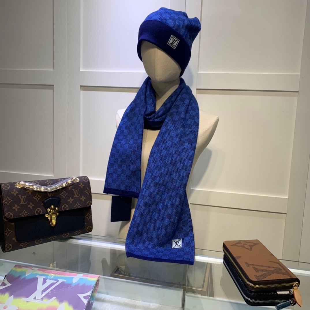 L0vis Vvtt0n Beanie & Scarf Set In Blue