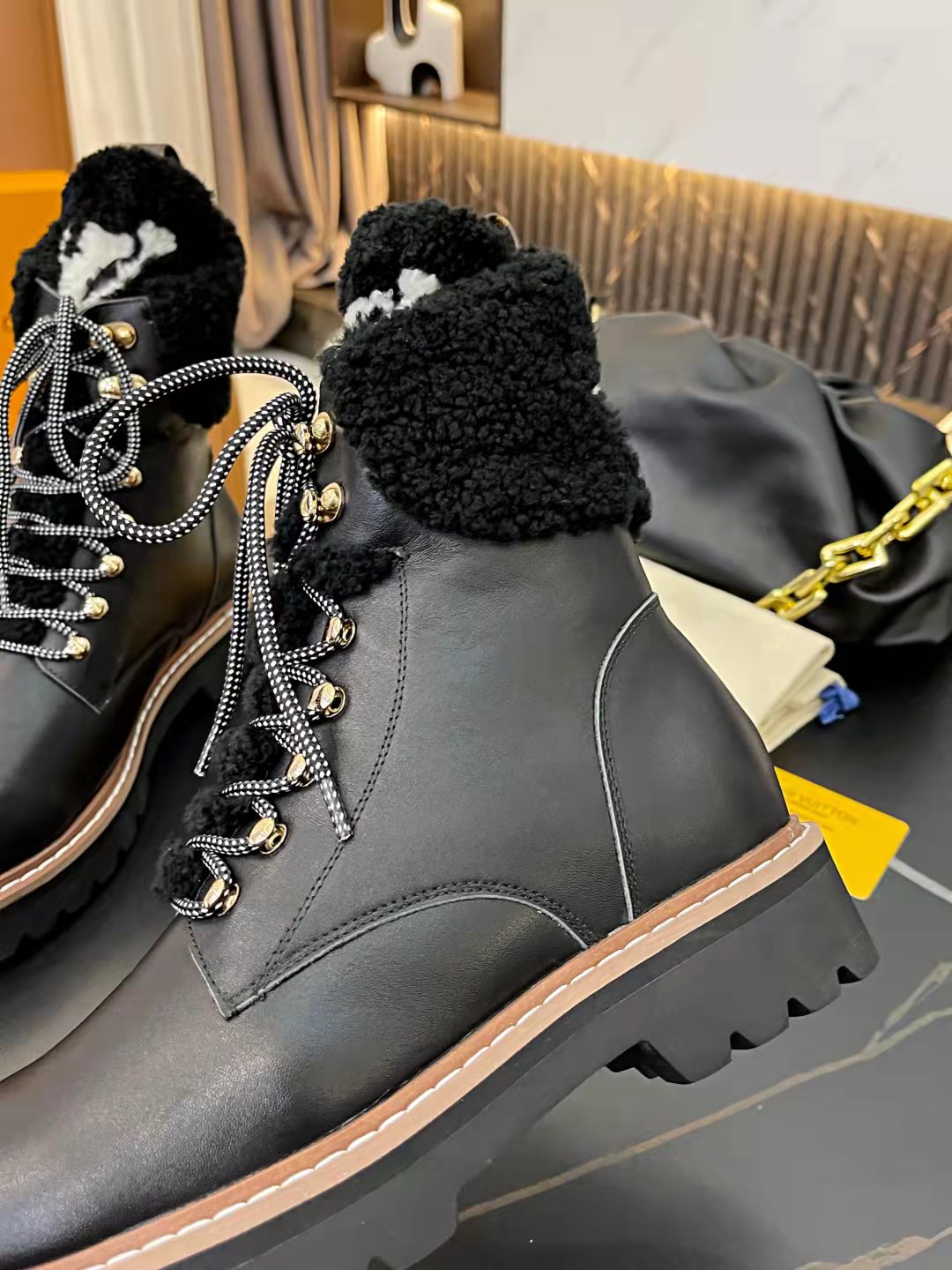 L0vis Vvtt0n Women’s Territory Flat Military Boots Black For Women LV