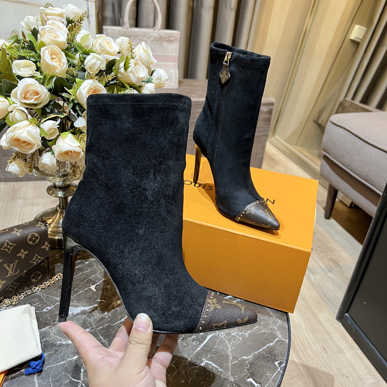 L0vis Vvtt0n Women’s Cherie Ankle Boots Black For Women LV
