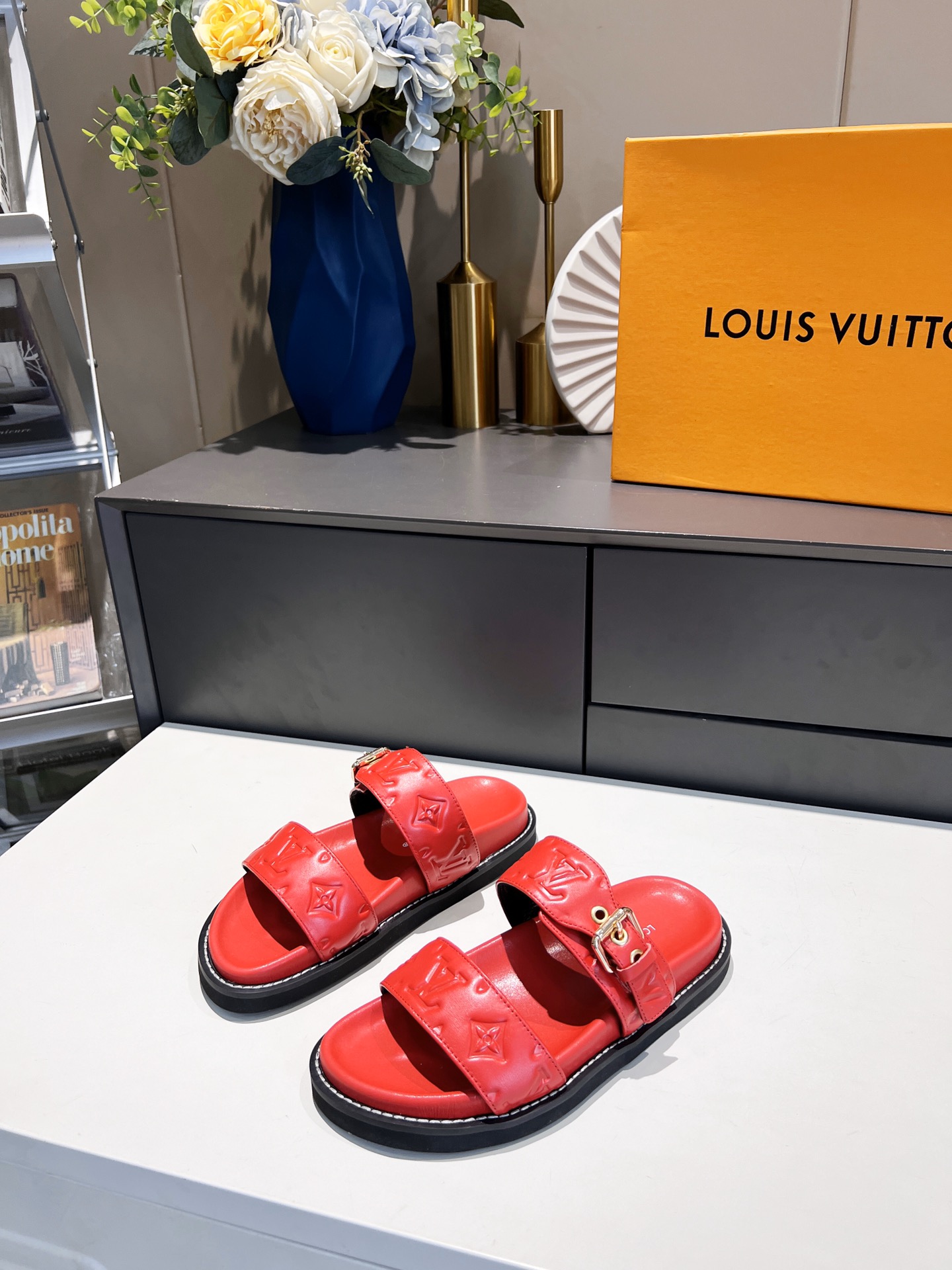 L0vis Vvtt0n Women’s Bom Dia Flat Mule Red For Women LV