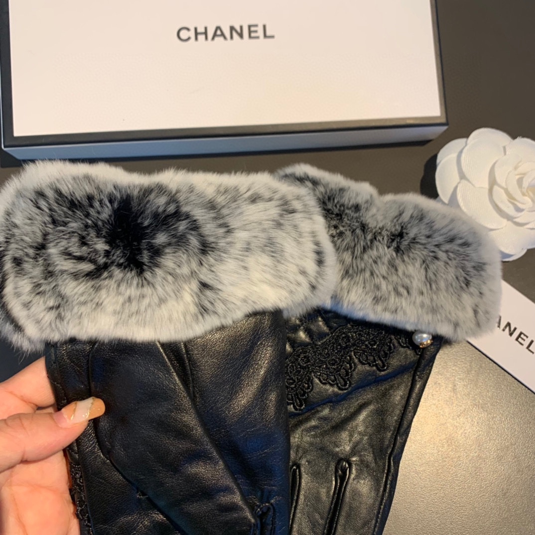 Ch**el Gloves In Black