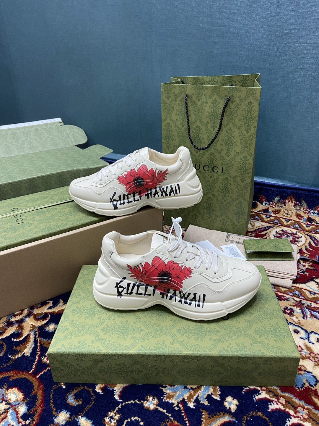 Gvc*1 Men’s Rhyton Sneakers With Gvc*1 Hawaii Poppy Print White Ivory For Men 631708-DRW00-9522