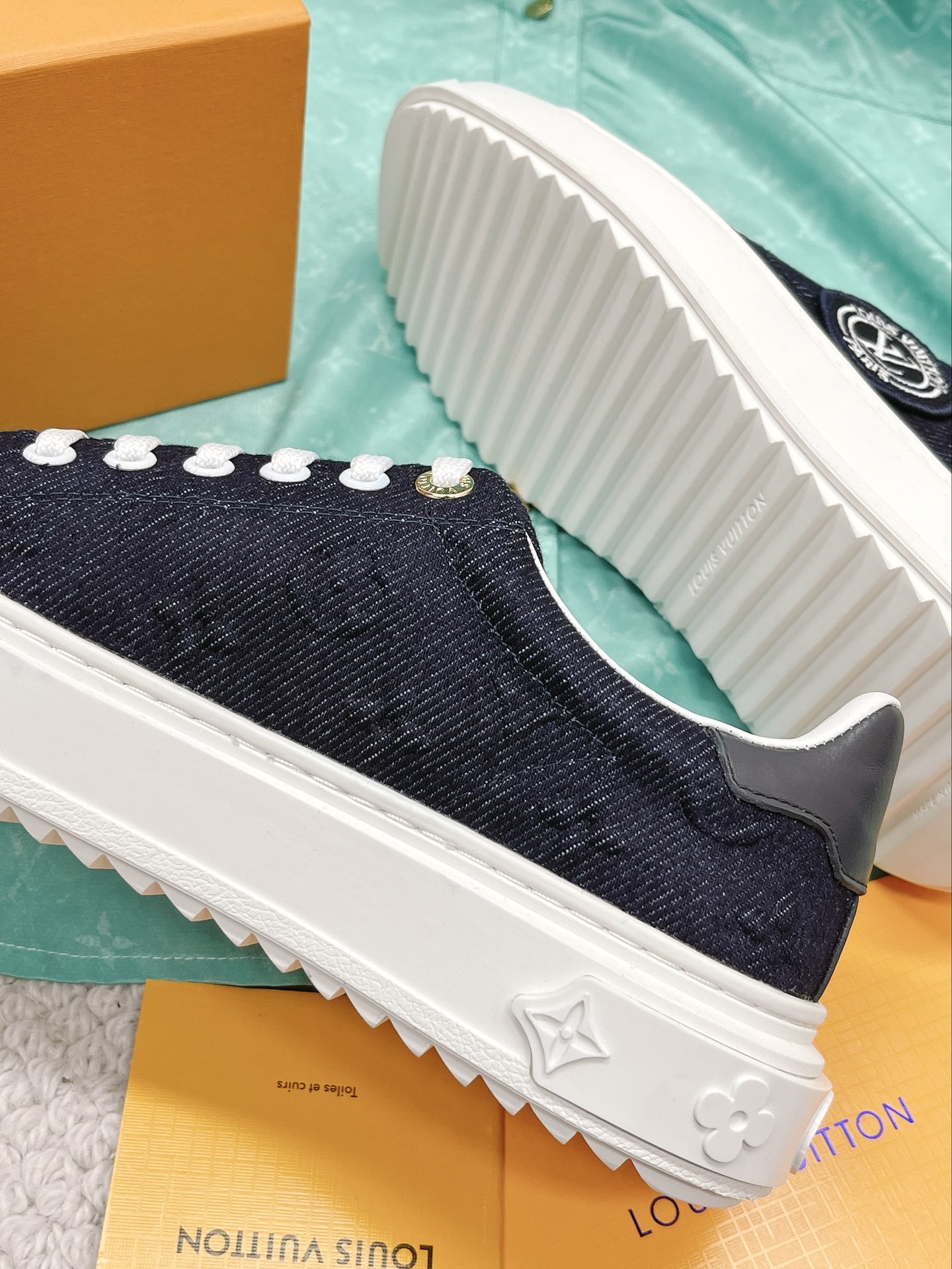 L0vis Vvtt0n Women’s Time Out Sneaker Blue For Women LV 1AADMG