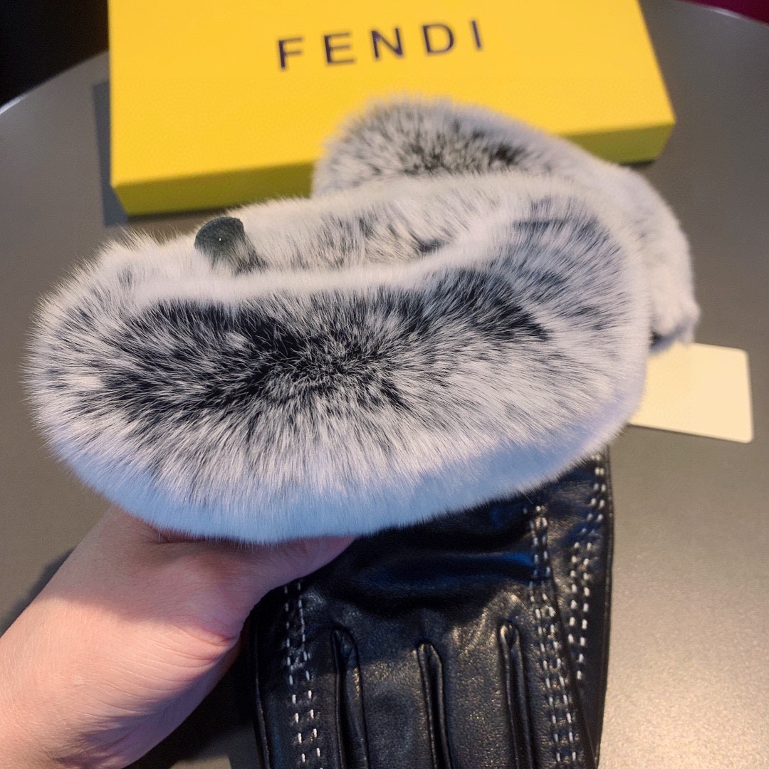 F**di Gloves In Black
