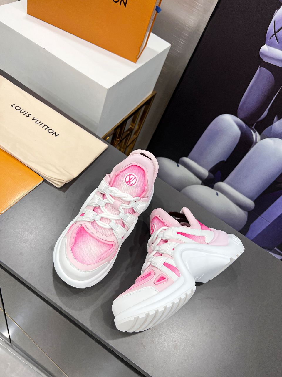 L0vis Vvtt0n Women’s LV Archlight Sneaker Pink For Women LV 1A9RUV