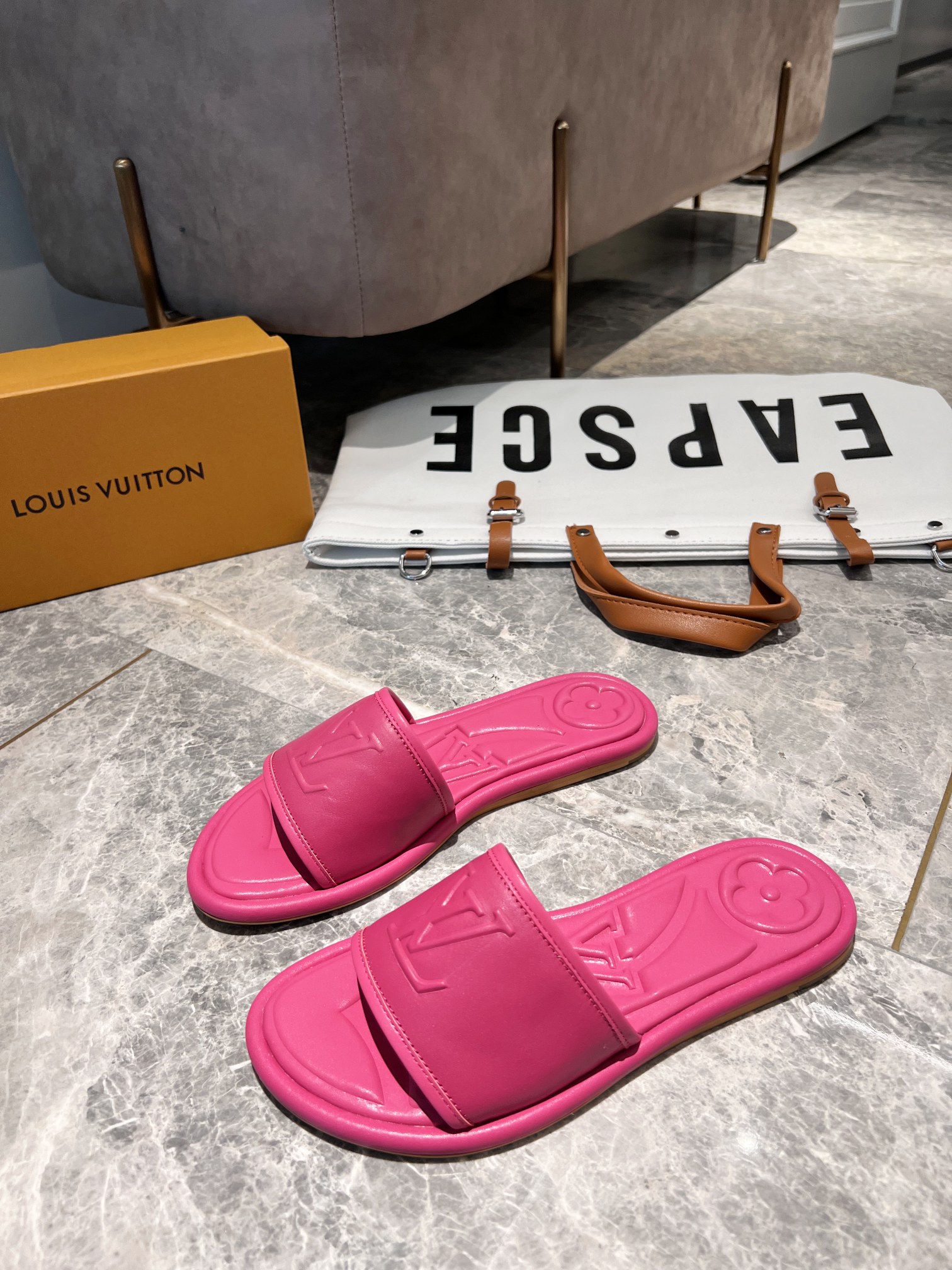 L0vis Vvtt0n Women’s Magnetic Flat Mule Fuchsia Pink For Women LV 1AA1MN