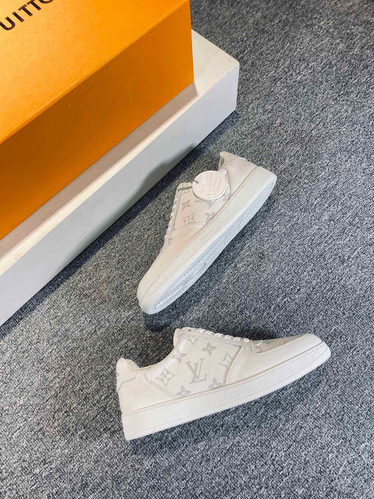 L0vis Vvtt0n Rivoli Sneaker White For Men LV