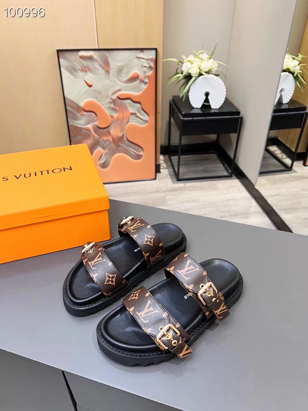 L0vis Vvtt0n Women’s Bom Dia Flat Mule Brown For Women LV 1A3R5O