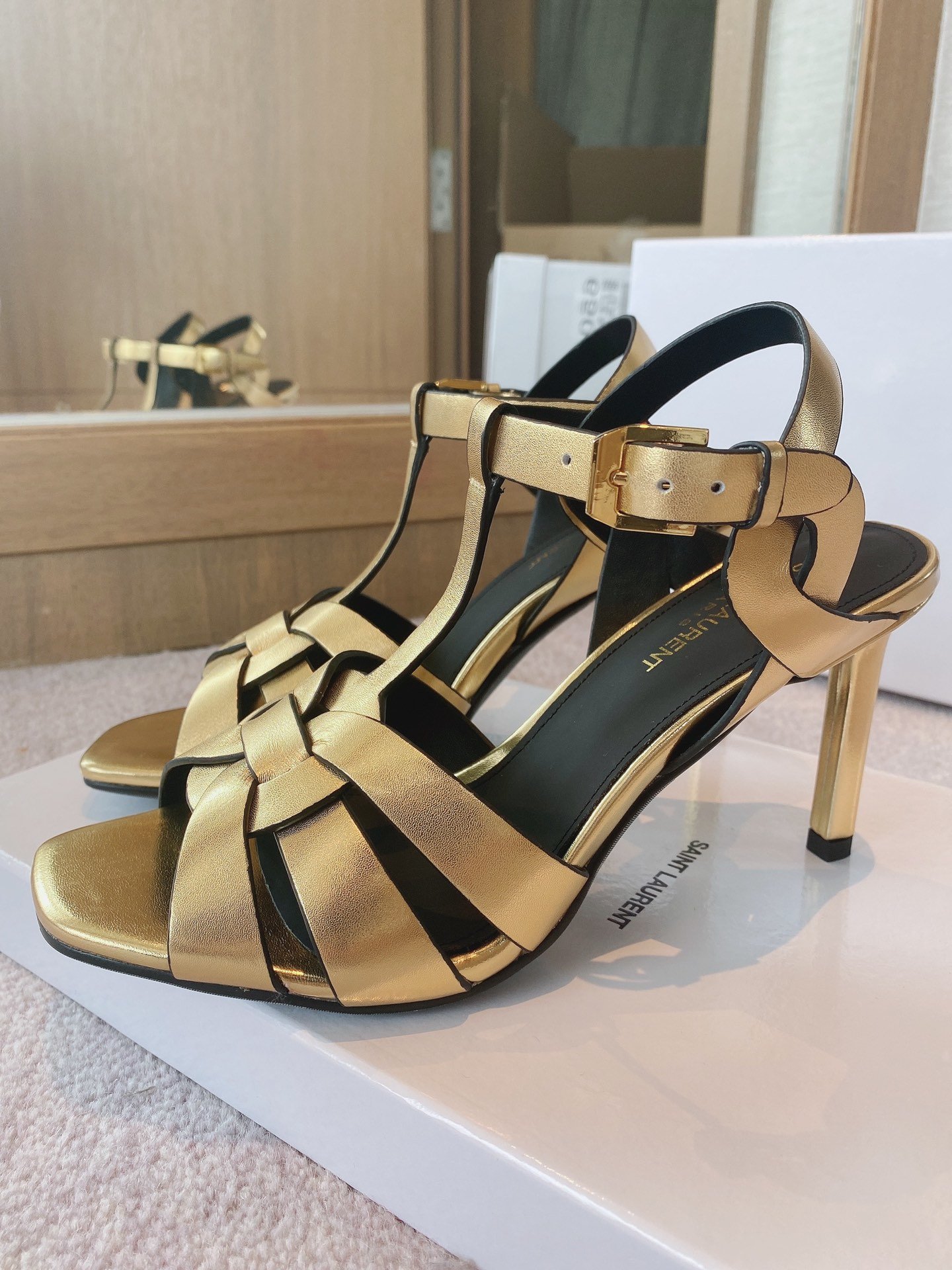 Sa1nt Lau*nt Women’s Tribute Sandals Gold For Women Y51