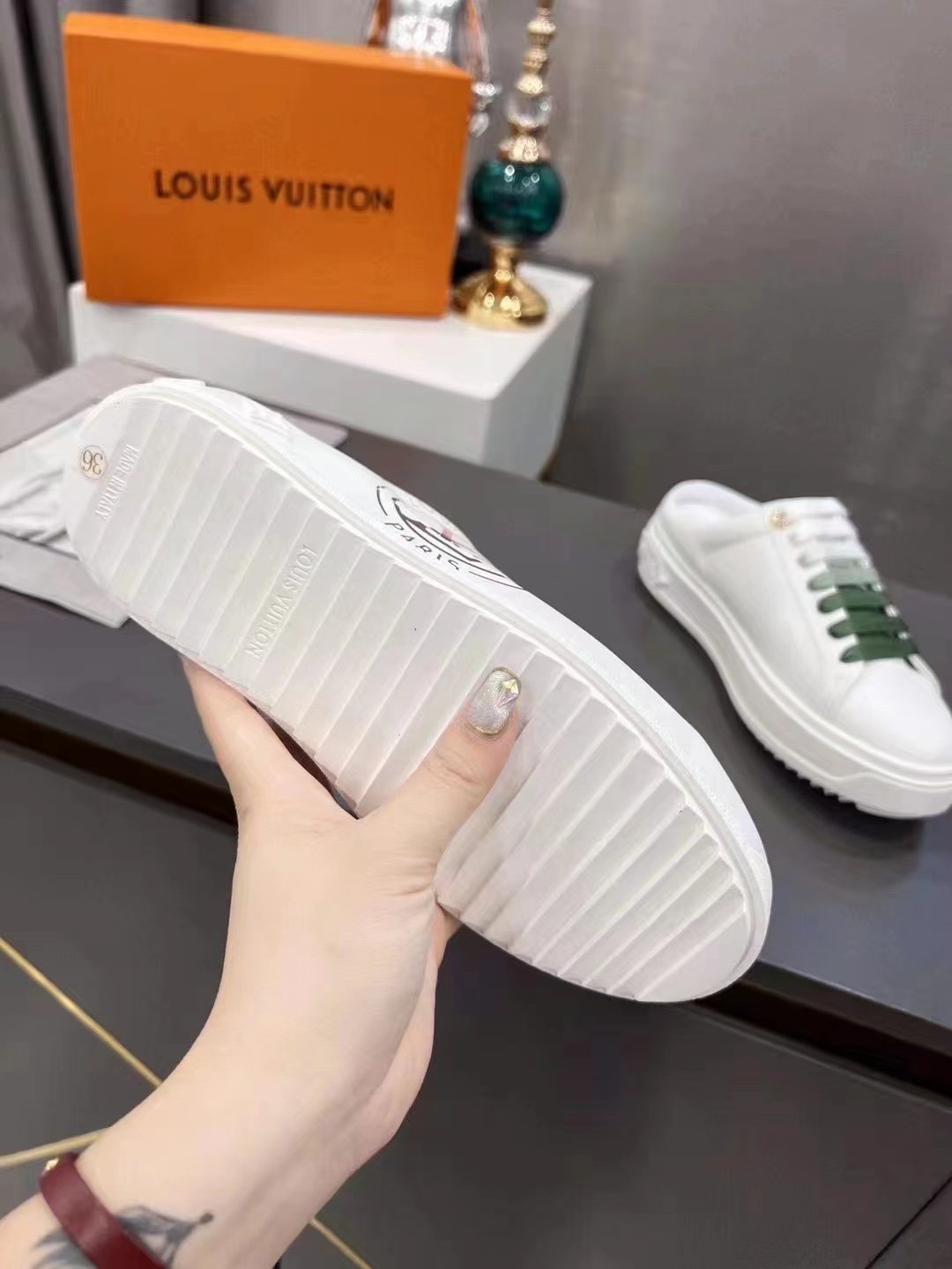 L0vis Vvtt0n Women’s Time Out Open-Back Sneaker Green For Women LV 1AA1CZ