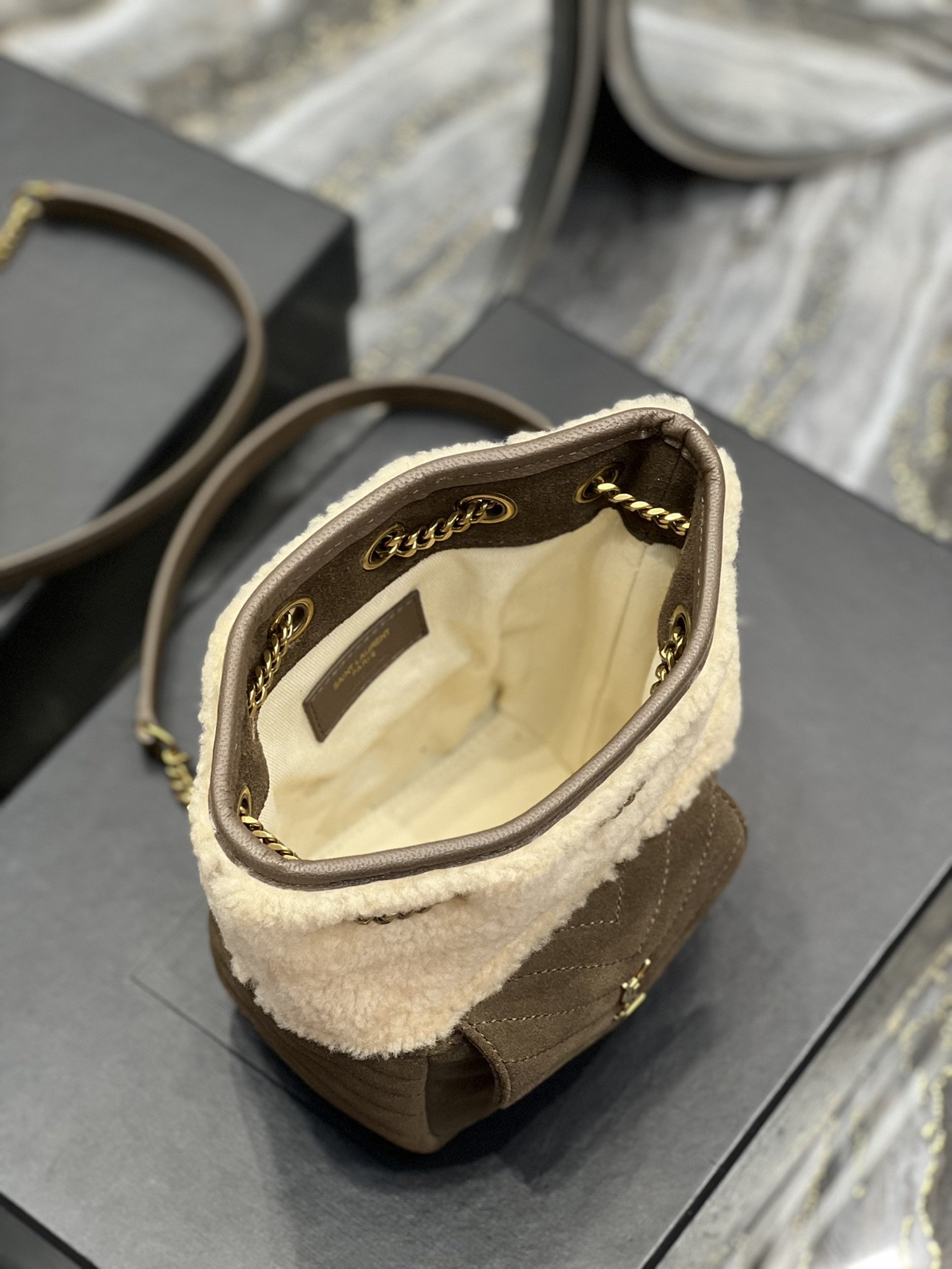 Sa1nt Lau*nt Oe Mini Bucket Chevrons Brown For Women, Women’s Bags 7.5in/19cm Y51‎ 70163129XA79587