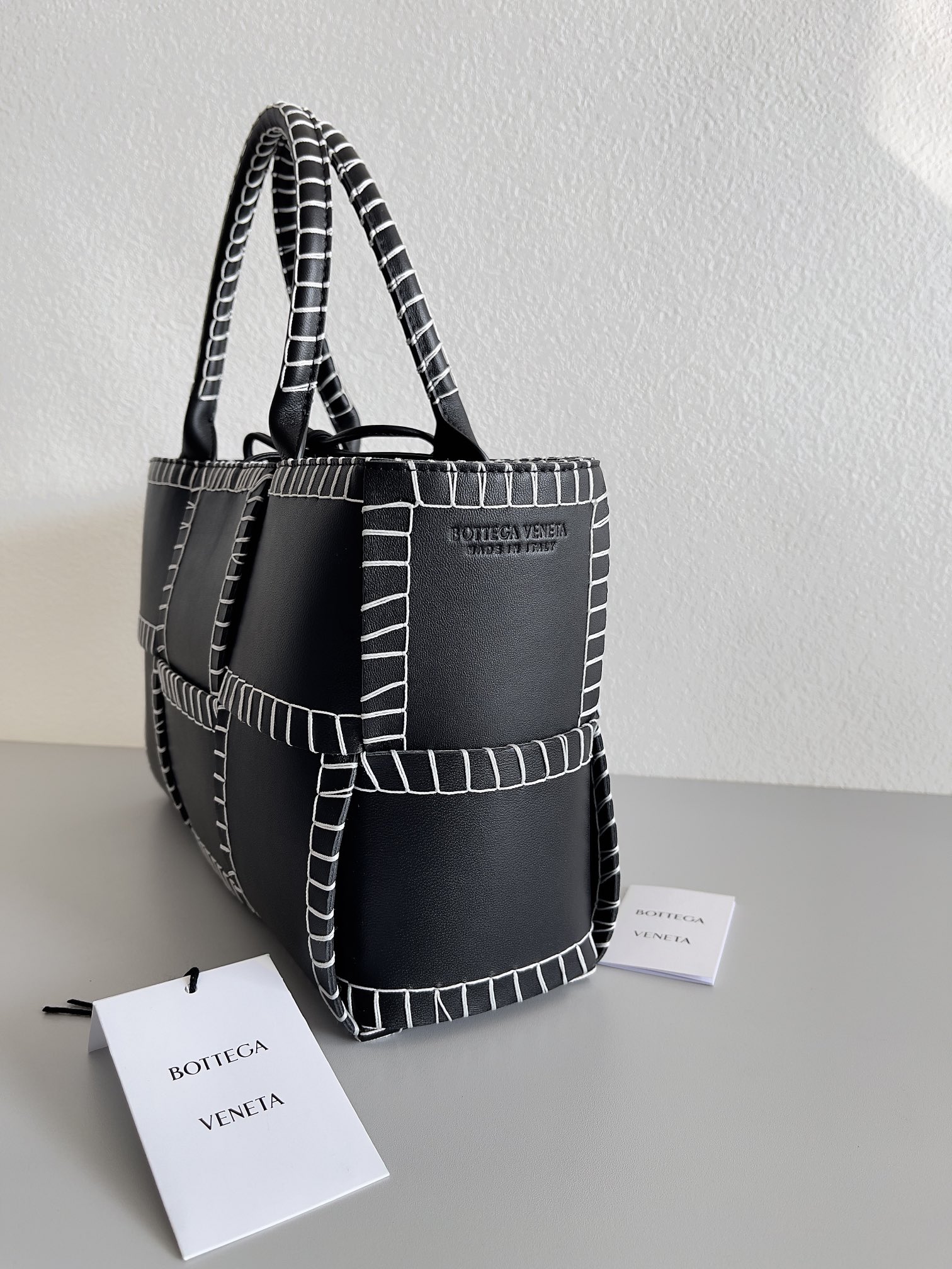 B0tt*ga Ven*ta Small Arco Tote Bag Black, For Women, Women’s Bags 11.8in/30cm