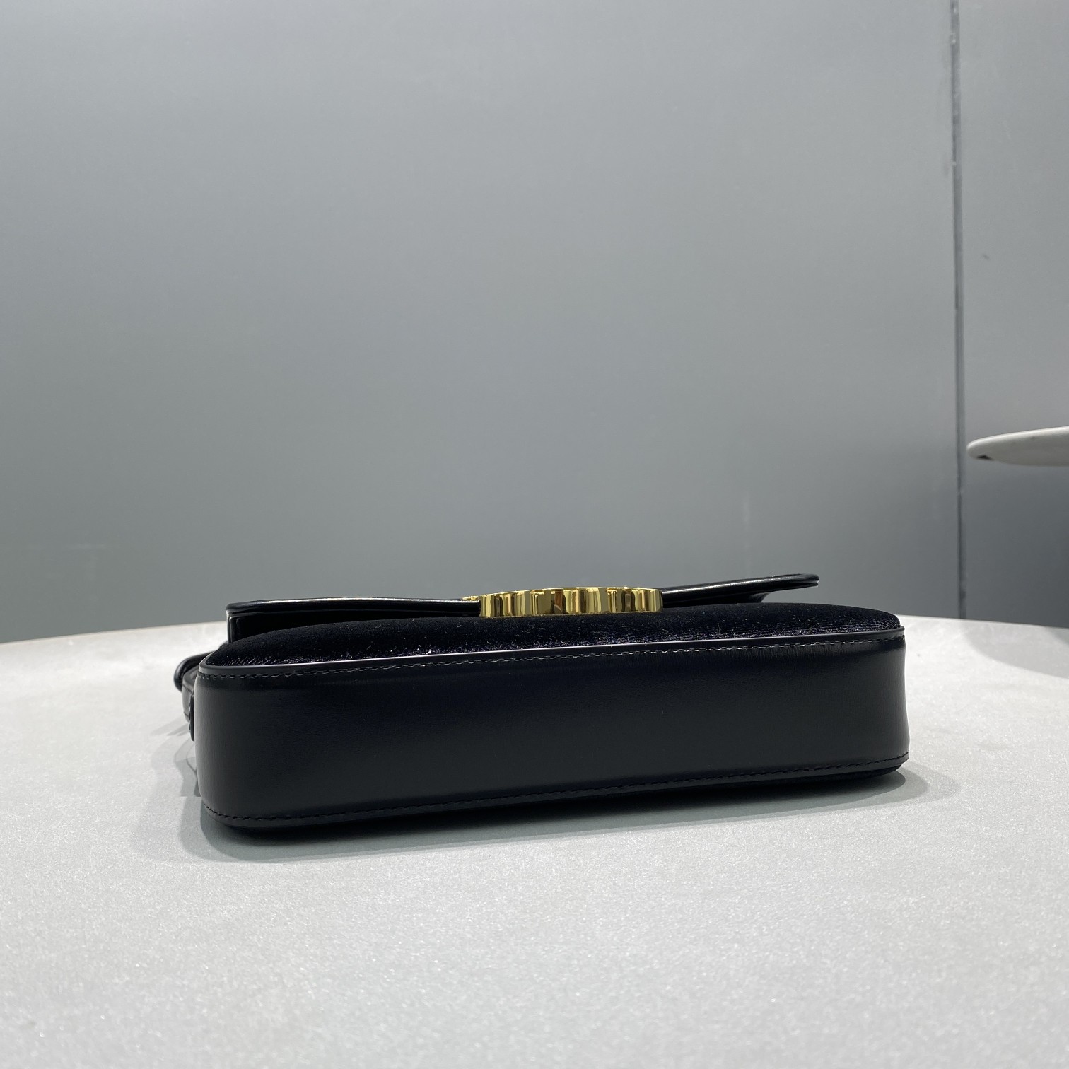 Ce1i*e Triomphe Shoulder Bag Black For Women 8in/20cm