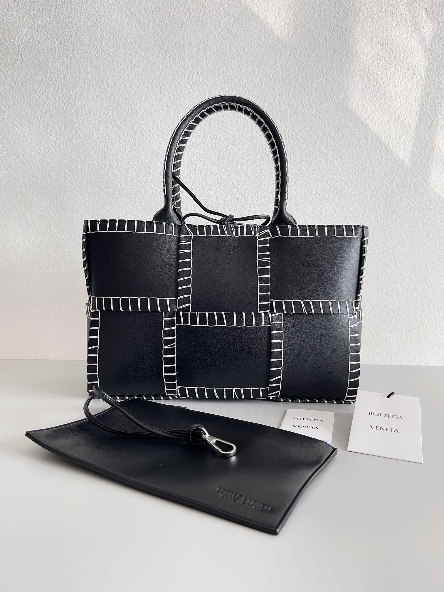 B0tt*ga Ven*ta Small Arco Tote Bag Black, For Women, Women’s Bags 11.8in/30cm