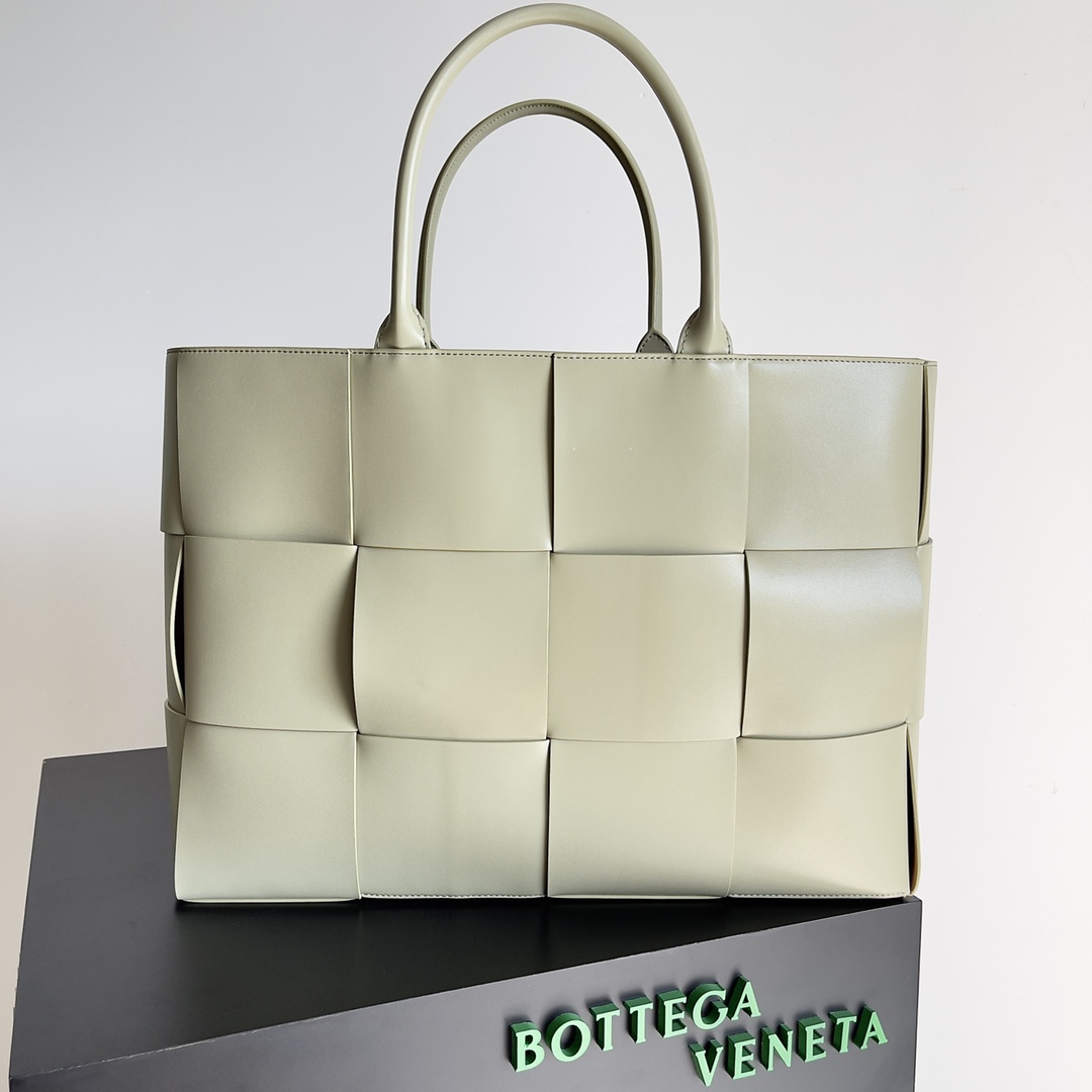 B0tt*ga Ven*ta Large Arco Tote Bag Beige, For Women, Women’s Bags 18.1in/46cm