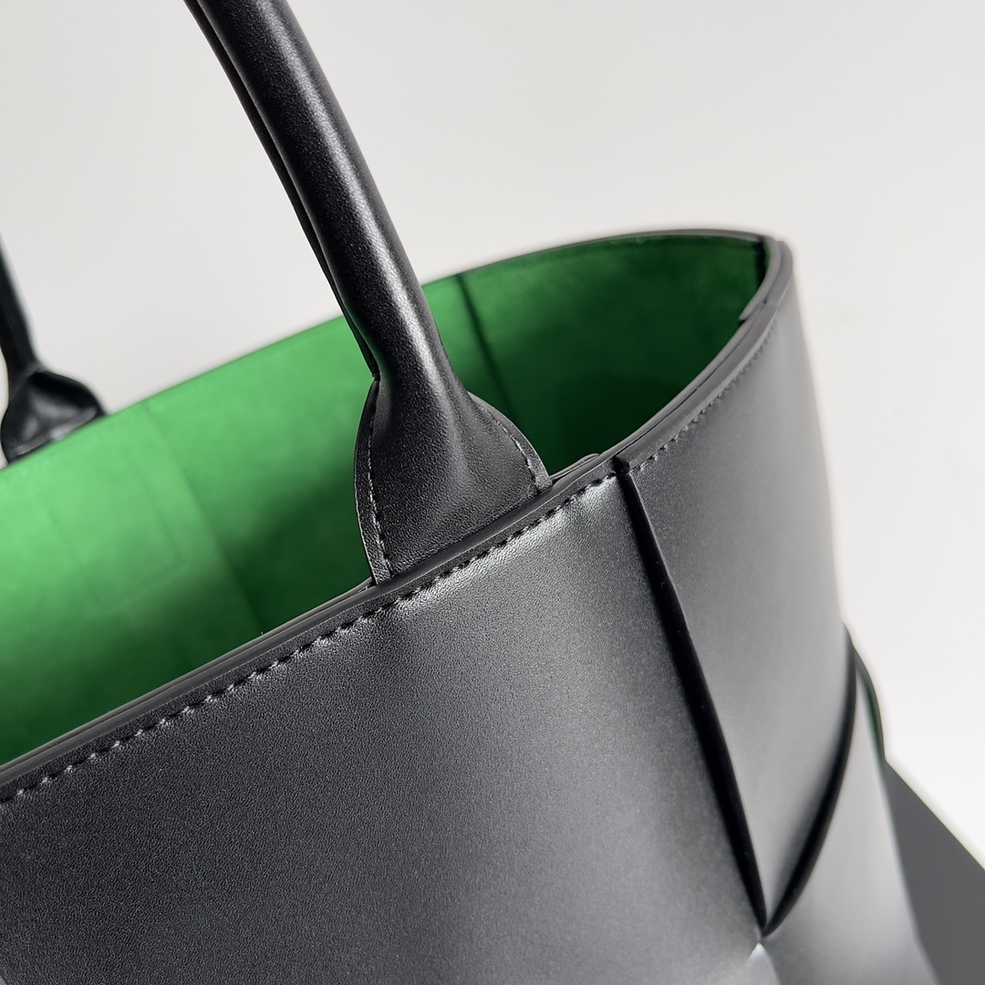 B0tt*ga Ven*ta Large Arco Tote Bag Black, For Women, Women’s Bags 18.1in/46cm 680165VB1K08838
