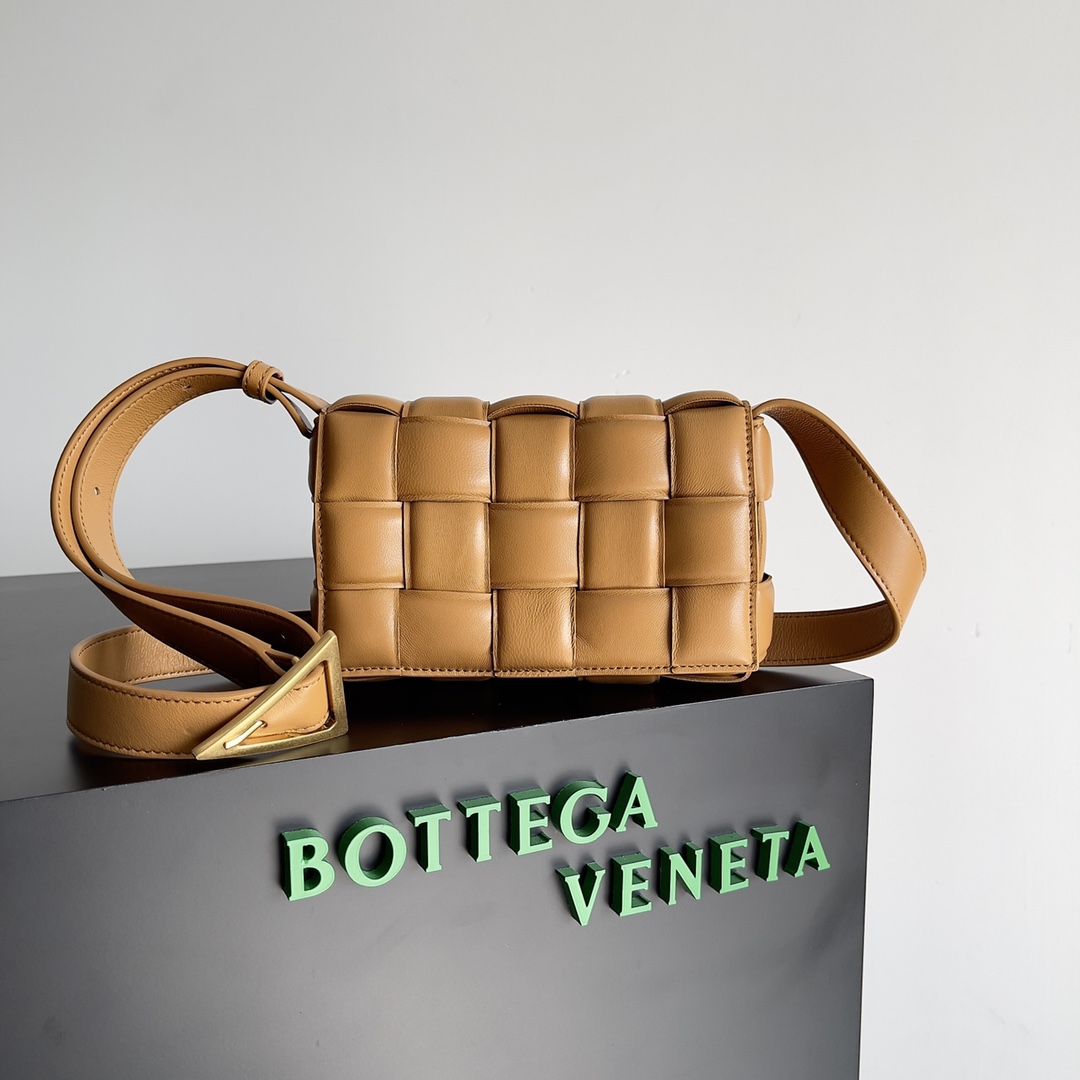 B0tt*ga Ven*ta Small Padded Cassette Brown, For Women, Women’s Bags 7.5in/19cm