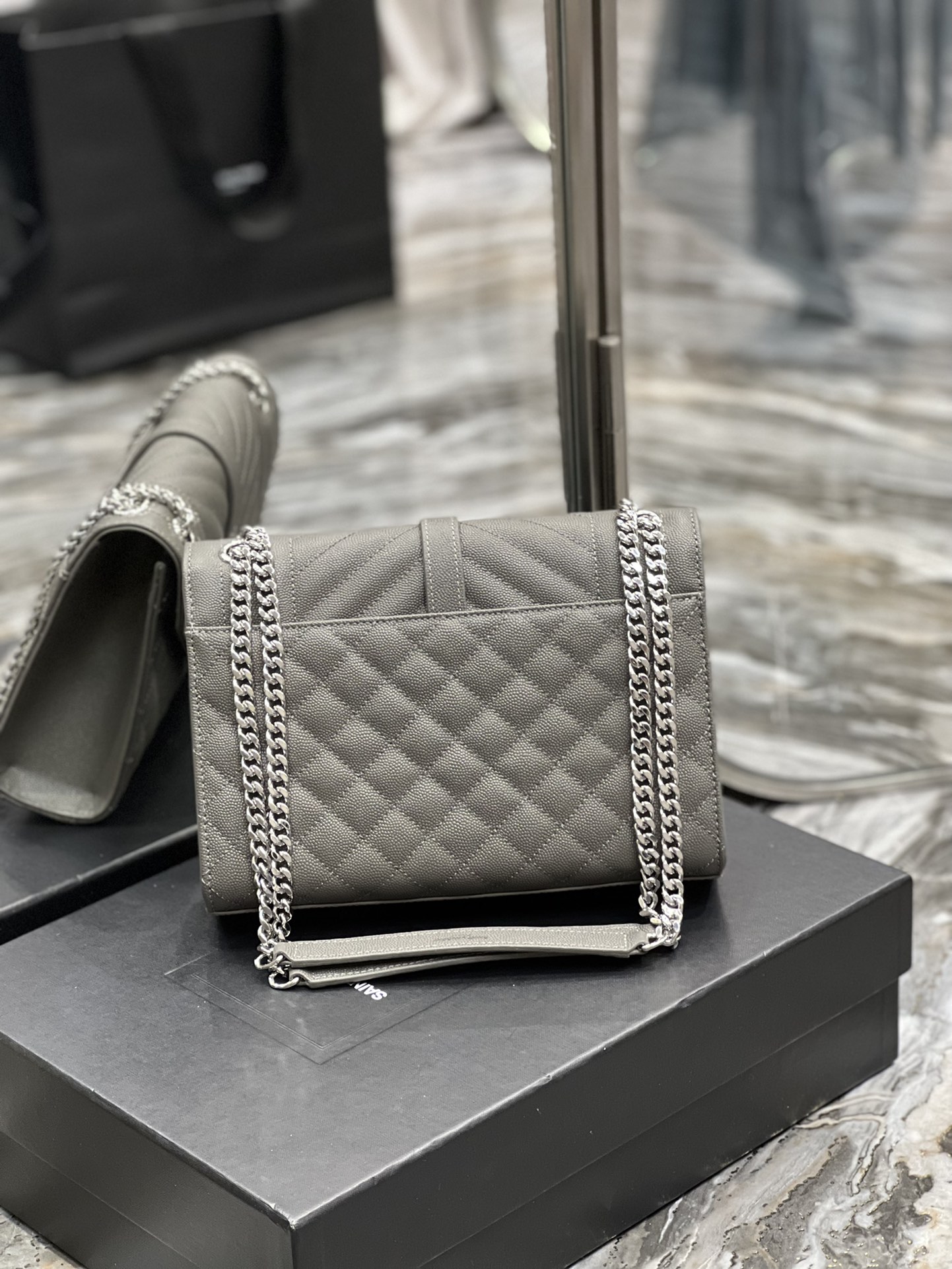 Sa1nt Lau*nt Envelope Medium Chain Bag Dark Grey For Women, Women’s Bags 9.4in/24cm Y51